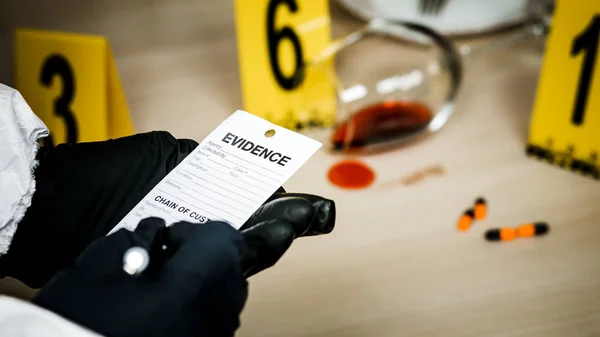 Forensic expert records data in the form of evidence. The concep