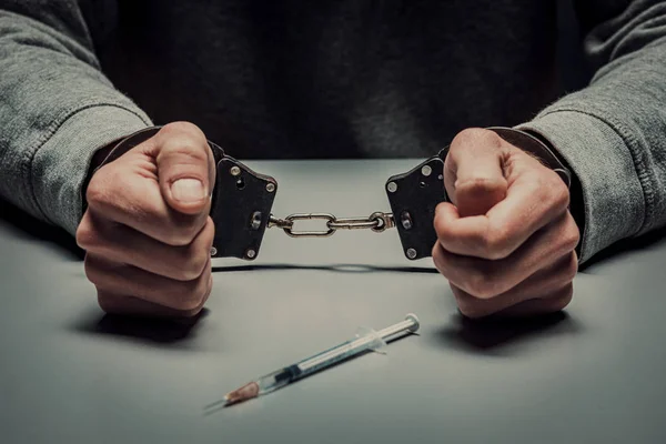 Men hands the drug dealer restrained with handcuffs. Addiction. — Stock Photo, Image