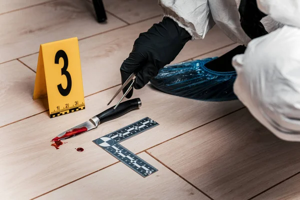 Suç mahallinde kriminolog var. Kayıtlar ve teftişler.