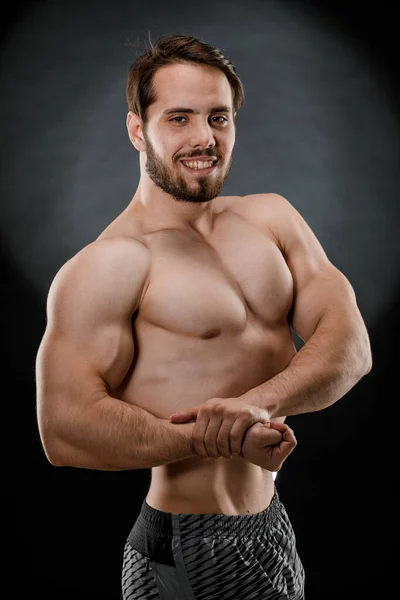 Hombre Musculoso Guapo Sin Camiseta Posa Para Fotógrafo Estudio Fotografía — Foto de Stock