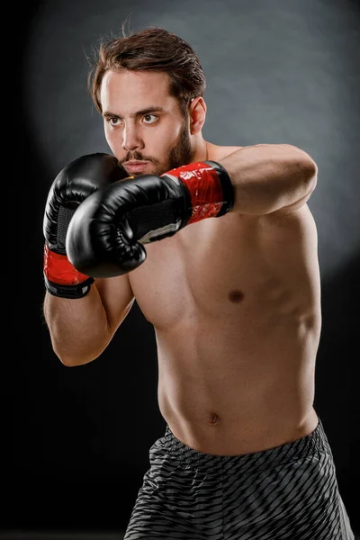 Muž Boxerských Rukavicích Muž Boxující Černém Pozadí Koncept Zdravého Životního — Stock fotografie