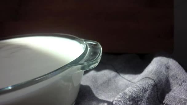 Yogur Sobre Mesa Crema Agria Plato Cuchara Crema Agria Crema — Vídeo de stock