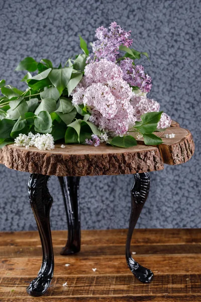Bouquet Lilac Beautiful Wooden Table Top Exquisite Forged Legs Fine — Stock Photo, Image