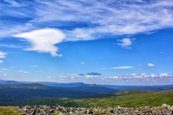 Natur Des Nördlichen Urals Schöne Aussicht Berglandschaft Berge Und Wolken — Stockfoto