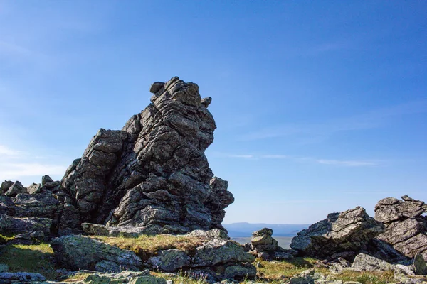 石北ウラル 大きな岩と地球上最古の山の石の残骸 ウラル山脈 — ストック写真