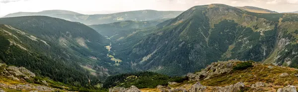 Καλοκαιρινό Ορεινό Τοπίο Στην Τσεχία — Φωτογραφία Αρχείου