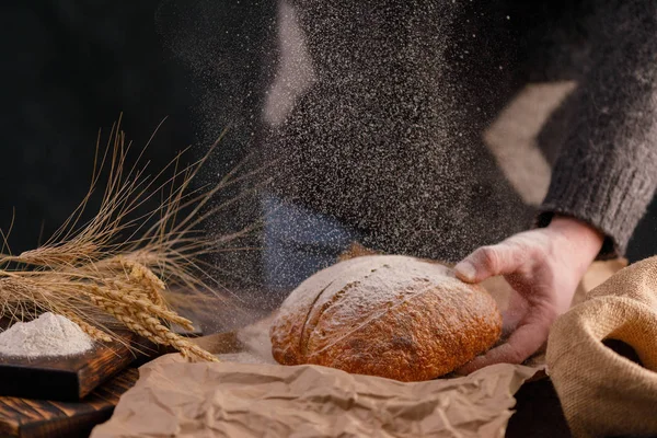 Artesanato Pão Uma Tábua Madeira Espiguetas Conceito Comida Saudável Padaria — Fotografia de Stock