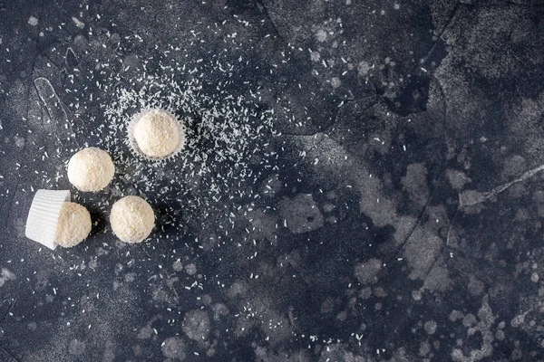 Set Hausgemachte Bonbons Weiße Schokolade Und Kokosnuss Zuckertrüffel Schneeball Auf — Stockfoto