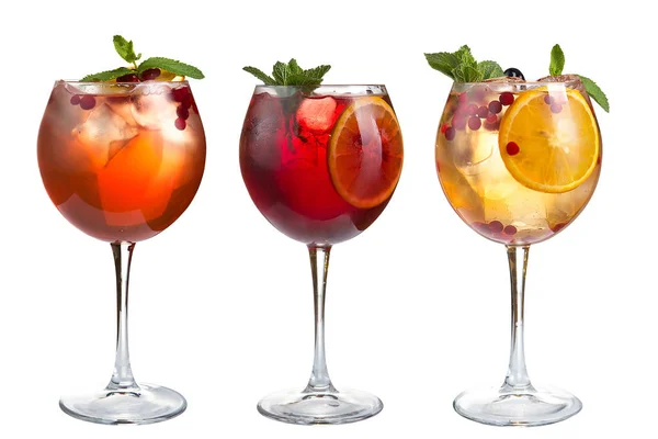 Napoje Alkoholowe Bezalkoholowe Koktajle Mięty Owoce Jagody Białym Tle Trzech — Zdjęcie stockowe