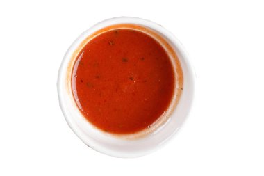 Beyaz arka plan üzerine bir kase Chili Sos. En çeşitli soslar collection.