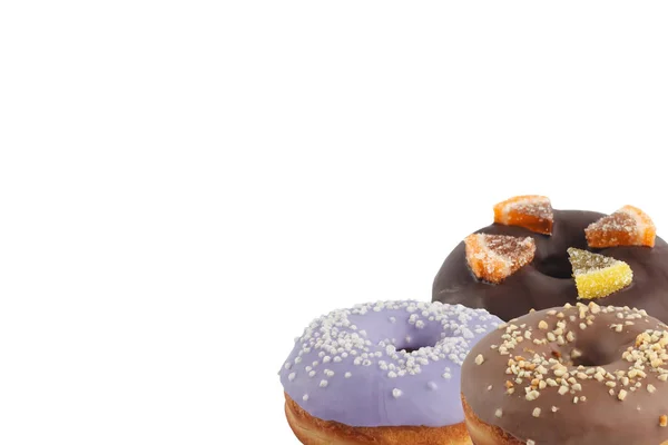 Verschillende heldere smakelijke donuts op een witte achtergrond. Plaats onder de tekst. Diversiteit. — Stockfoto