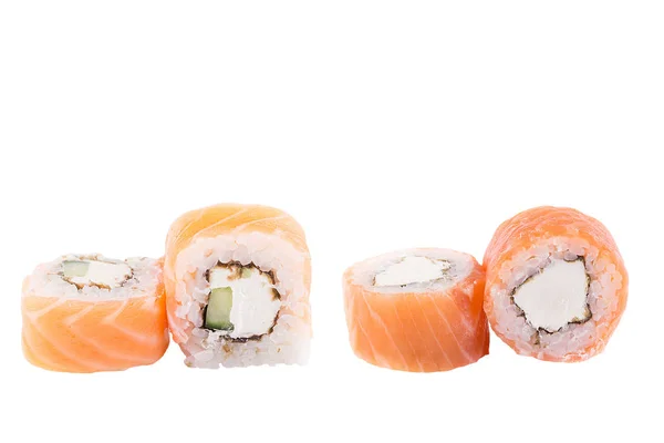 Sushi classico su sfondo bianco. Sushi di pesce giapponese, rotoli uno sfondo bianco. Primo piano . — Foto Stock