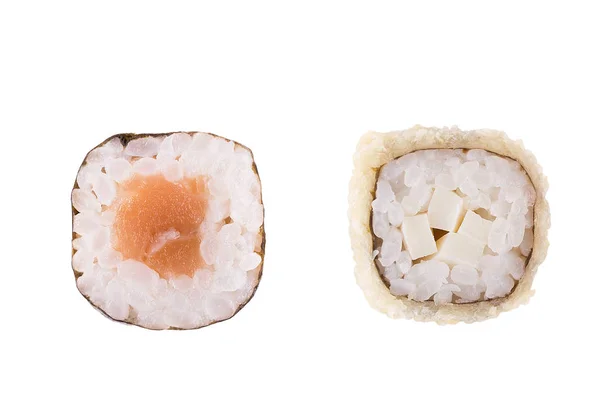 Sushi clásico con fondo blanco. Sushi japonés de mariscos, rodar un fondo blanco. Primer plano . — Foto de Stock