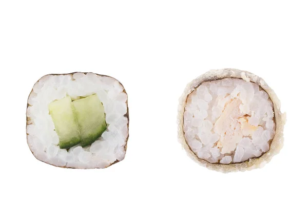 Sushi klasik dengan latar belakang putih. sushi seafood Jepang, menggulung latar belakang putih. Close-up . — Stok Foto