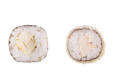 Beyaz arka planda klasik suşi. Japon deniz ürünleri suşi , beyaz bir arka plan rulo. Close.