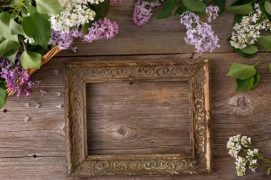 Vintage ahşap plakalar arka planda çiçek dekor. Vint