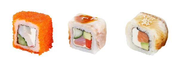 Um clássico rolo de sushi. Sushi sobre um fundo branco. Japonês sushi frutos do mar roll fundo branco . — Fotografia de Stock