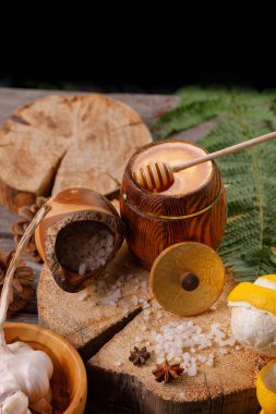 Limon ve bal ile Natürmort, bir rus ahşap bir arka plan üzerinde