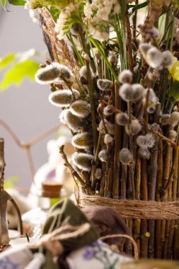 Söğüt dalları bir buket içine dokunmuş. Dekor. Geleneksel Rus tatil Palm Pazar kavramı.