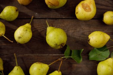 Tasarım için olgun sulu armut arka plan. Hasat.