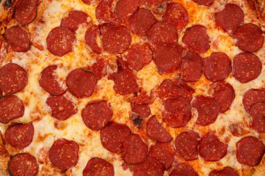 Piperoni pizza dokusu. Pizza topingleri arka plan.