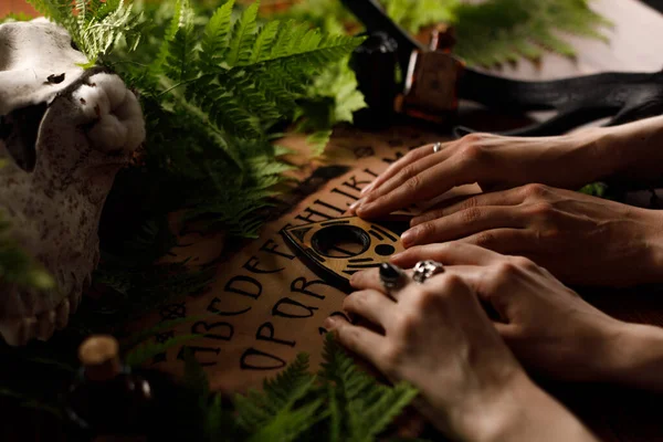 Mystisk Ritual Med Ouija Och Ljus Djävulens Bräde Koncept Svart — Stockfoto