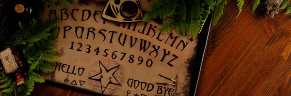 Mystisk Ritual Med Ouija Och Ljus Djävulens Bräde Koncept Svart — Stockfoto