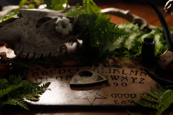 Mystisk Ritual Med Ouija Och Ljus Djävulens Bräde Koncept Svart — Stockfoto
