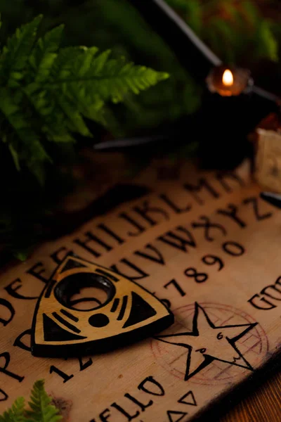 Mystisk Ritual Med Ouija Och Ljus Djävulens Bräde Koncept Svart — Stockfoto