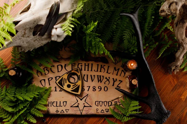 Ritual Místico Com Ouija Velas Conceito Tabuleiro Diabo Magia Negra — Fotografia de Stock