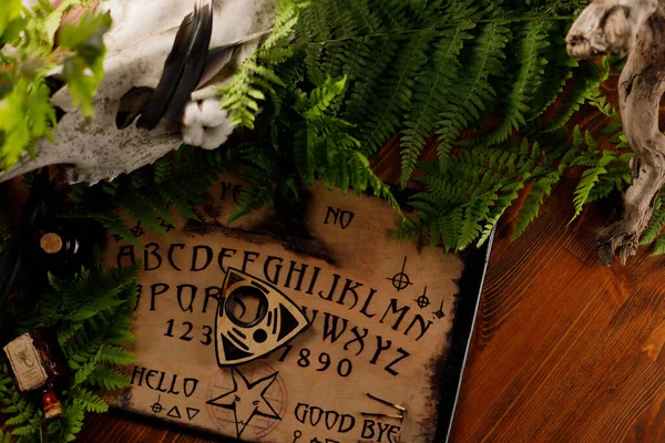 Ritual Místico Con Ouija Velas Concepto Tablero Del Diablo Magia —  Fotos de Stock