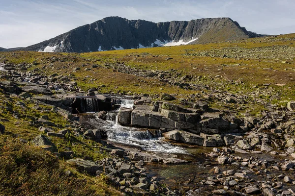 Fantastiskt Bergslandskap Med Färgglada Molnfri Himmel Rese Och Vandringskoncept Bergslandskap — Stockfoto