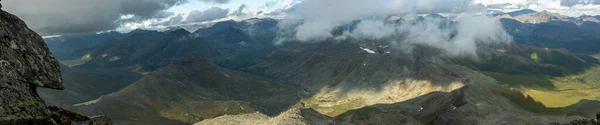 Erstaunliche Berglandschaft Mit Buntem Himmel Reise Und Wanderkonzept Subpolares Uralpanorama — Stockfoto