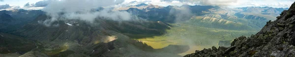 Erstaunliche Berglandschaft Mit Buntem Himmel Reise Und Wanderkonzept Subpolares Uralpanorama — Stockfoto