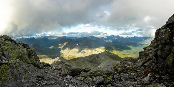 Úžasná Horská Krajina Barevnou Oblohou Cestovní Turistické Pojetí Horská Krajina — Stock fotografie