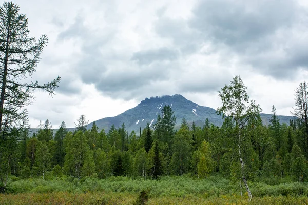 Verbazingwekkend Berglandschap Met Kleurrijke Lucht Reizen Wandelen Concept Subpolaire Oeral — Stockfoto