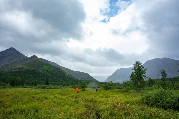 Verbazingwekkend Berglandschap Met Kleurrijke Lucht Reizen Wandelen Concept Subpolaire Oeral — Stockfoto