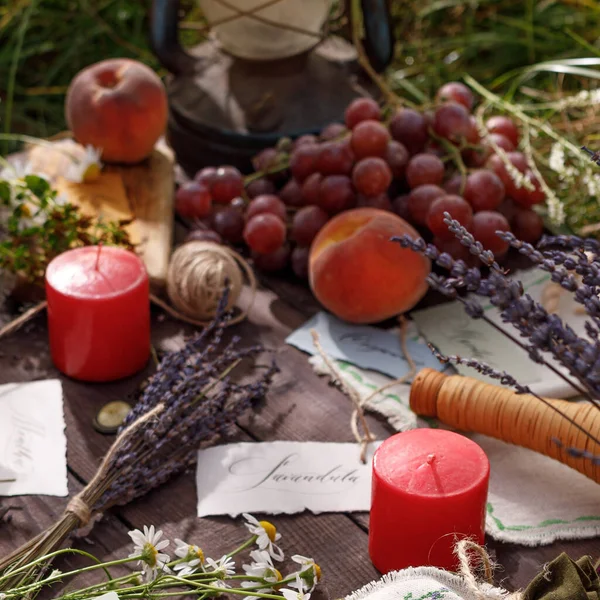 Fortfarande Liv Ett Träbord Lavendelfrön Knoppar Och Blommor Aromaterapi Och — Stockfoto