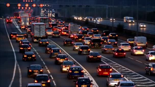 ワトフォード イギリス 2018年 夜のイギリスの高速道路 の交通渋滞 — ストック動画