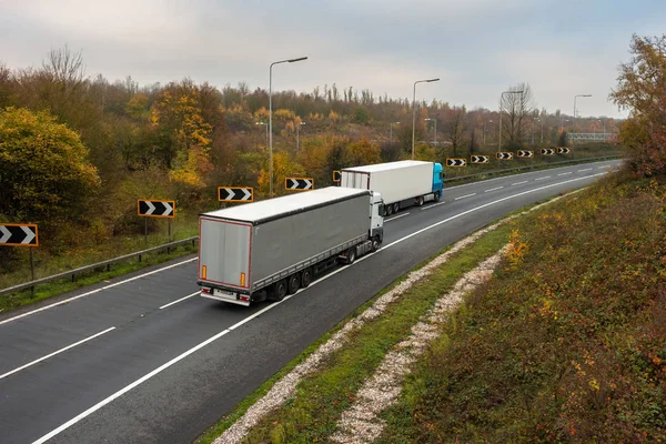 Transporte Por Carretera Camiones Articulados Movimiento Carretera —  Fotos de Stock