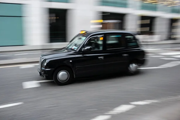 Чорний таксі таксі — стокове фото