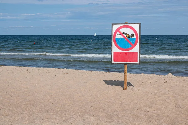 Geen waarschuwing voor zwemmen op het strand — Stockfoto
