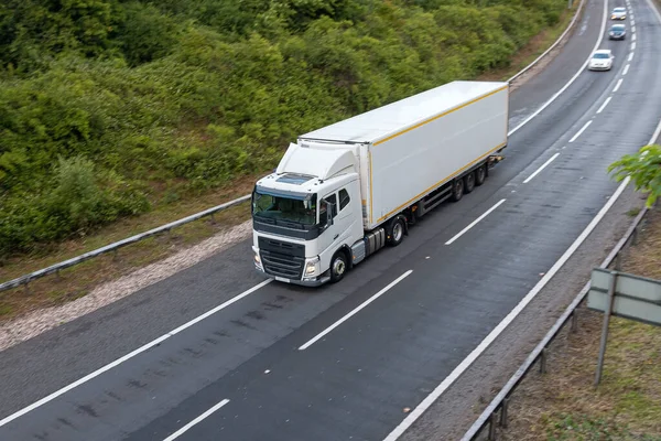 Blanco Sin Nombre Camión Movimiento Autopista —  Fotos de Stock