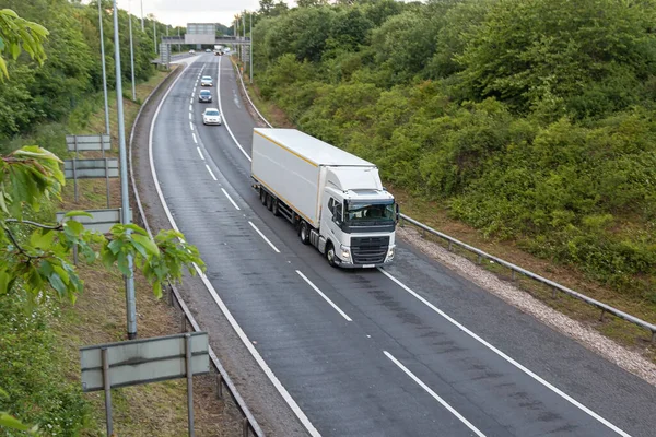 Blanco Sin Nombre Camión Movimiento Autopista —  Fotos de Stock