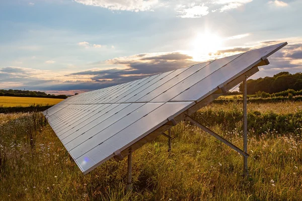 Paneles Solares Atardecer Fotovoltaicos Fuente Alternativa Energía Imagen de archivo