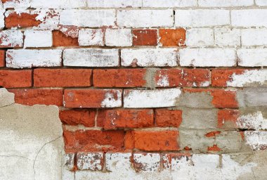Bir tuğla duvar çatlama ve soyulması boya ile onarıma ihtiyacı yakın çekim