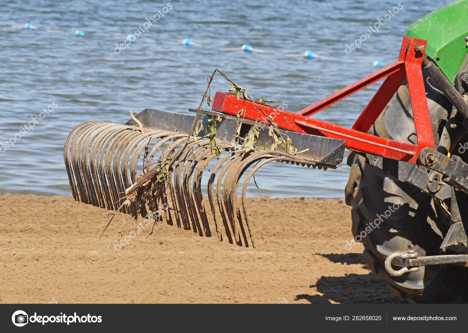 Tractor Large Metal Rake Attached Sifting Raking Clearing Debris Public  Stock Photo by ©renamarie 282658020