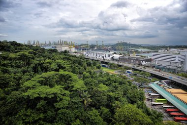 Singapur - 8 Aralık 2017: Vivocity alışveriş merkezi Harbourfront bölge, Singapore, Singapur yolu boyunca hava görünümünü. Singapur en büyük bir alışveriş merkezidir.