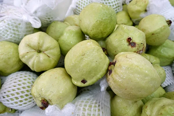 Frutta Fresca Guava Sul Mercato — Foto Stock