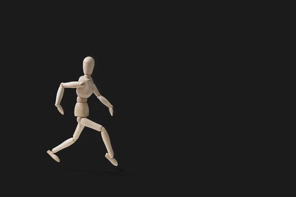 Dřevěná Figurína Útěku Dřevěný Model Černé Tmavé Pozadí Útěku Jogging — Stock fotografie